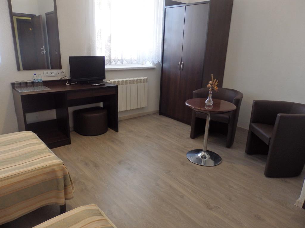 Gosciniec Borne Sulinowo - Byla Baza Wojskowa Hotel Buitenkant foto